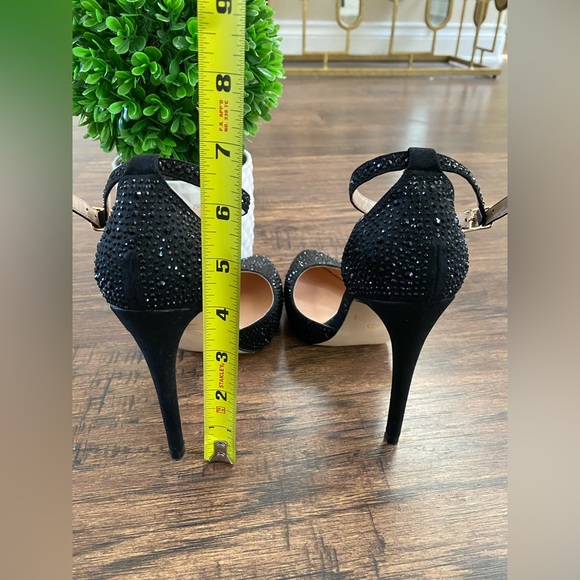 The Blossom Collection Ankle Strap Pointed Toe Heel. Size 5.5 - Picture 8 of 12